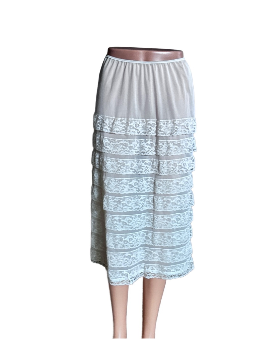 Laros ~ Vintage (50’s) ~ Medium ~ White ~ Floral Lace Tiered ~Lingerie Half Slip